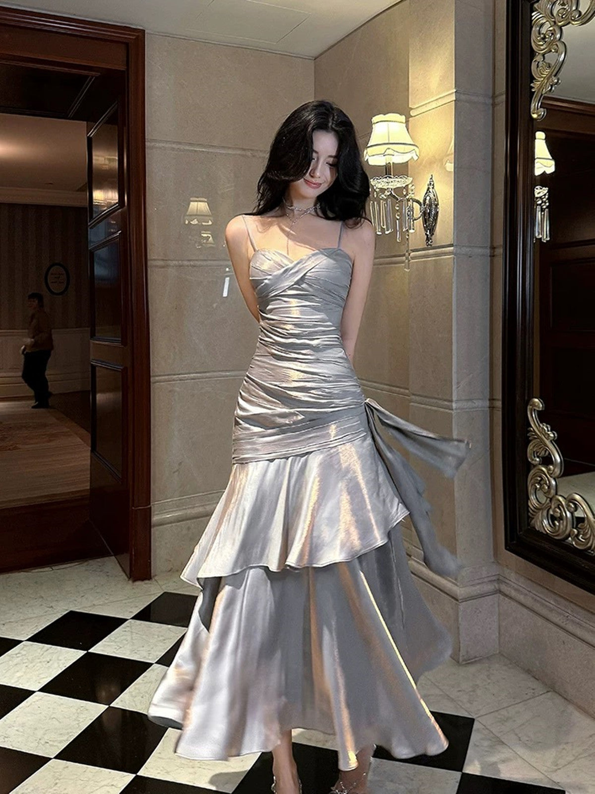 Hermoso vestido de fiesta de sirena con escote corazón en gris plateado 