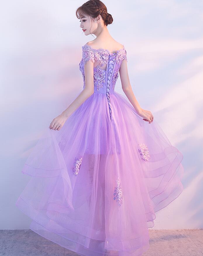 Vestidos de fiesta morados con apliques de encaje y hombros descubiertos 