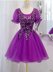 Vestido de fiesta de tul morado con mangas cortas y encaje 