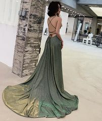 Precioso vestido de fiesta largo verde sin espalda y brillante 