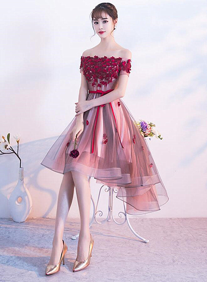 Vestido de fiesta de tul rosa con flores y corte alto bajo 