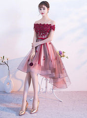 Vestido de fiesta de tul rosa con flores y corte alto bajo 