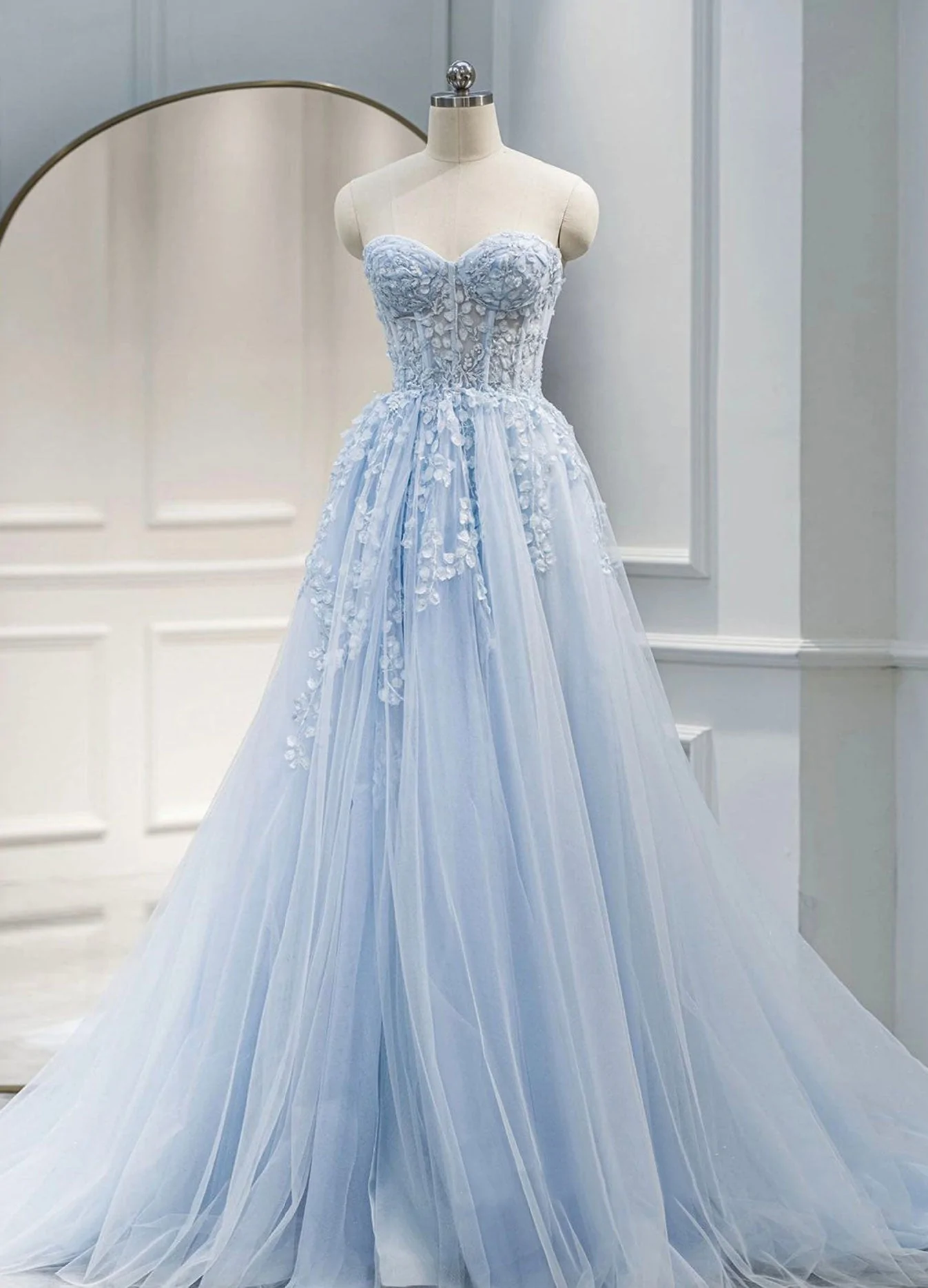Vestido largo de fiesta de boda con escote en forma de corazón de tul y encaje azul claro 