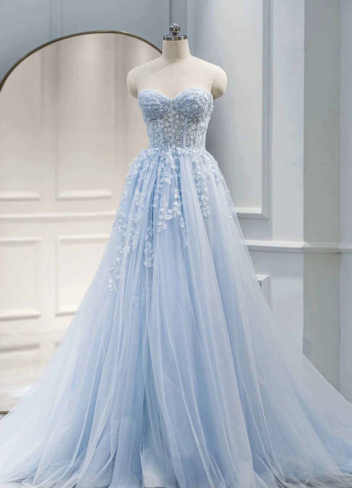 Vestido largo de fiesta de boda con escote en forma de corazón de tul y encaje azul claro 