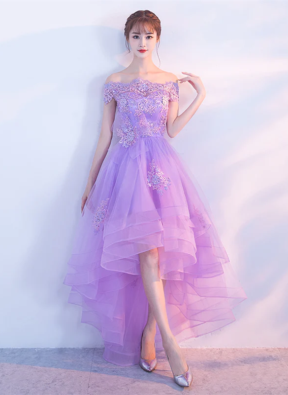 Vestidos de fiesta morados con apliques de encaje y hombros descubiertos 