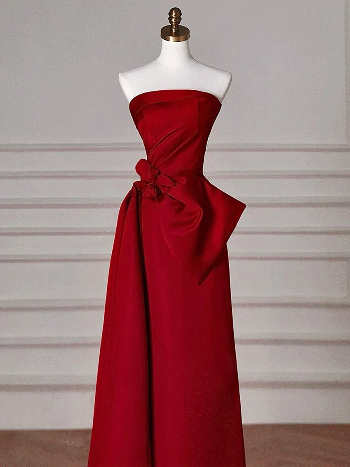 Vestido de noche rojo vino con corte A, sin tirantes, largo hasta el suelo 