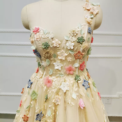 Vestido de noche largo de tul champán claro con flores 