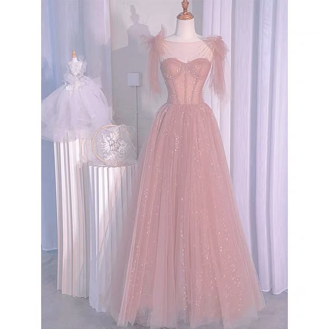 Vestido de fiesta de corte A con escote en forma de corazón de tul rosa y perlas 