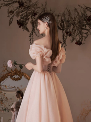 Vestido de fiesta rosa de manga corta con escote en forma de corazón y cuentas 