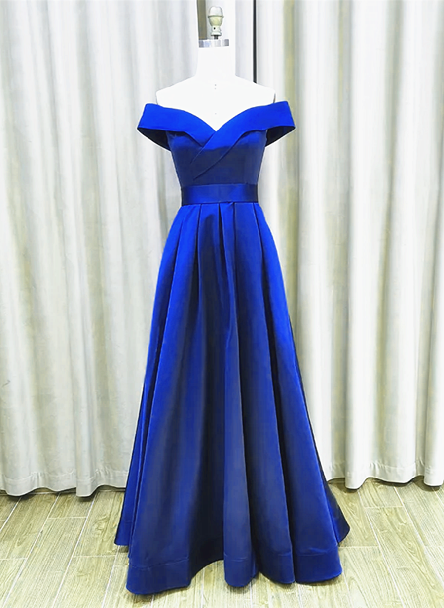Vestido de fiesta sencillo de satén azul real con corte en A y hombros descubiertos 