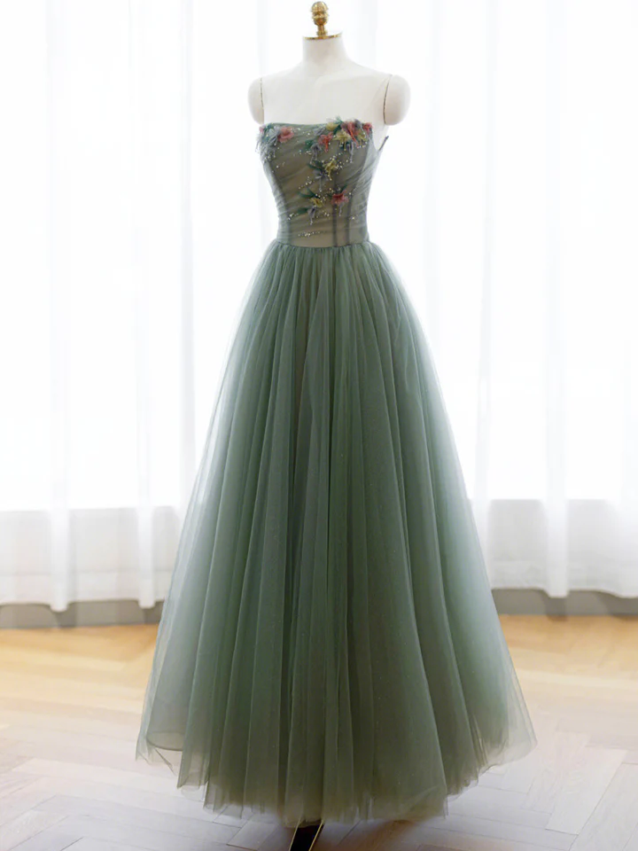 Vestido formal largo de tul verde con apliques de encaje en forma de A 