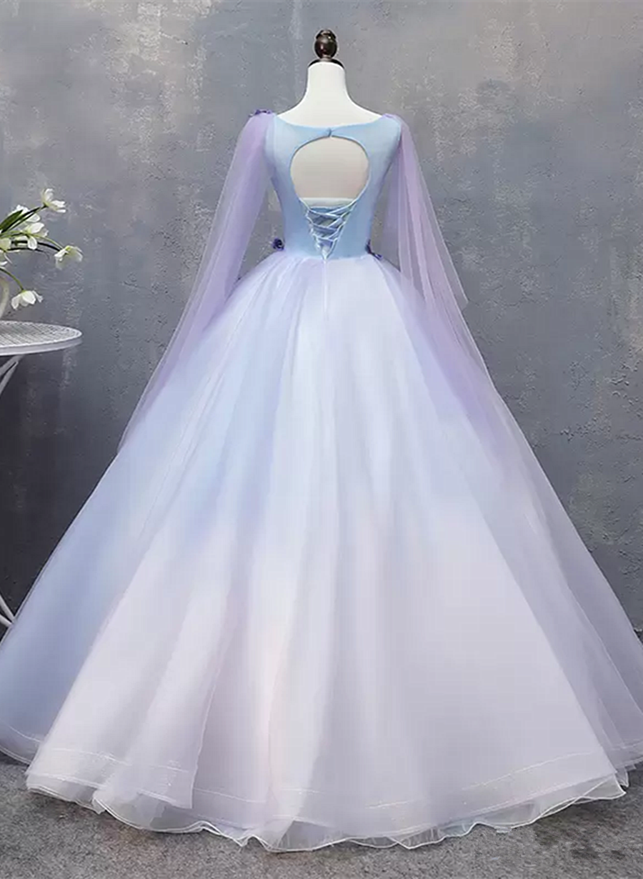 Vestido formal largo de tul lavanda con mariposas. Vestido lavanda para quinceañeras. 