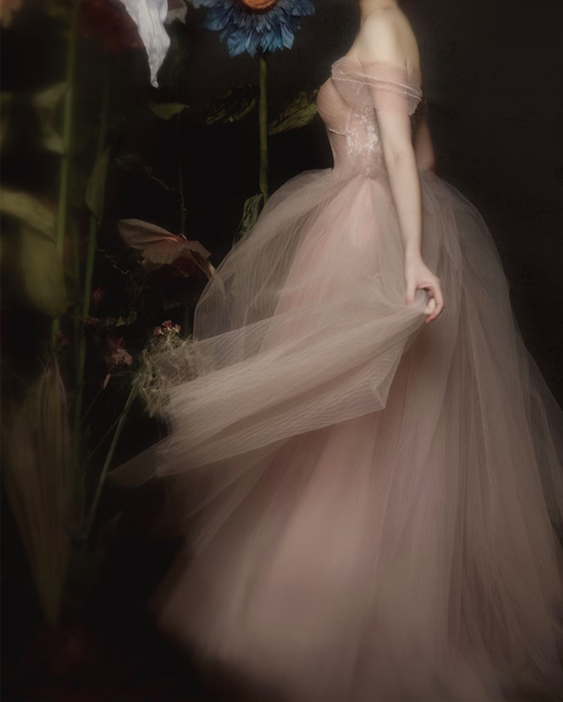 Vestidos de fiesta con cuentas y hombros descubiertos en color rosa oscuro con escote en forma de corazón 