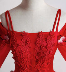 Vestido de fiesta largo con hombros descubiertos y tul rojo 