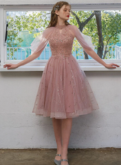 Vestido corto de fiesta con cuello halter de tul rosa y cuentas 