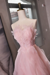 Vestido de fiesta corto con espalda baja y cuentas de tul rosa 