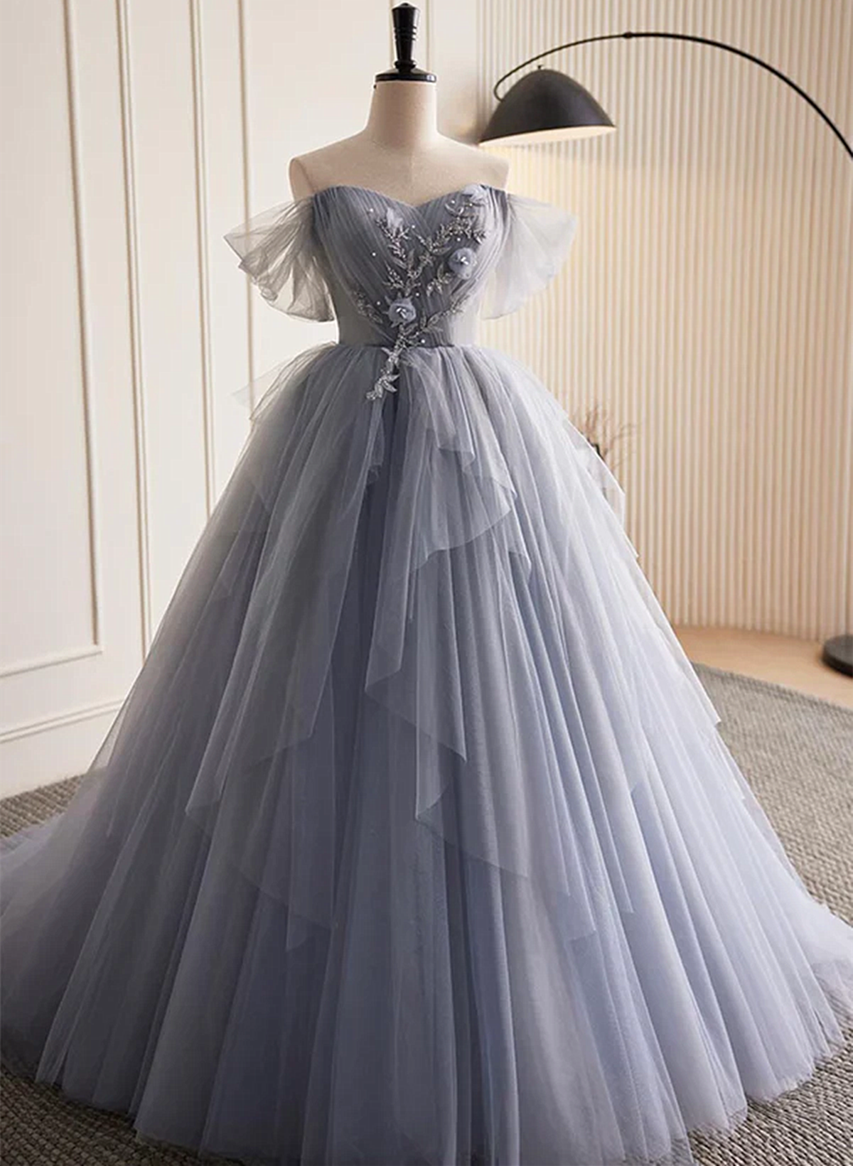 Vestido de fiesta largo glamuroso de tul azul grisáceo con apliques de encaje 