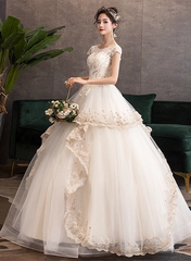 Precioso vestido de fiesta de tul color marfil con encaje para dulces 16 