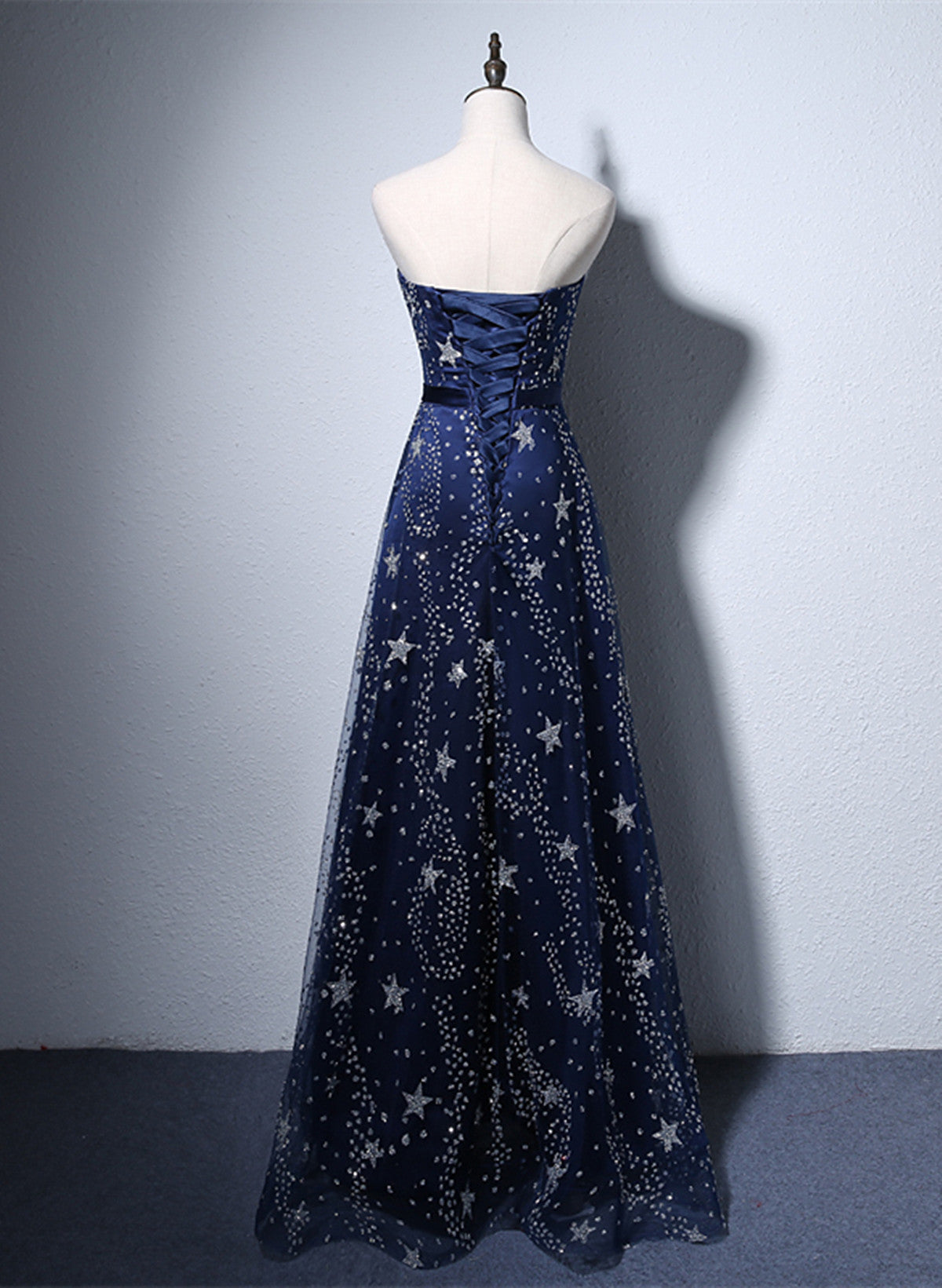 Vestido de noche largo de tul azul marino con corte en A 