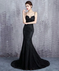 Hermoso vestido formal largo de sirena con tirantes negros 