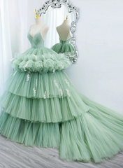 Vestido de fiesta con capas de tul verde claro y espalda baja 