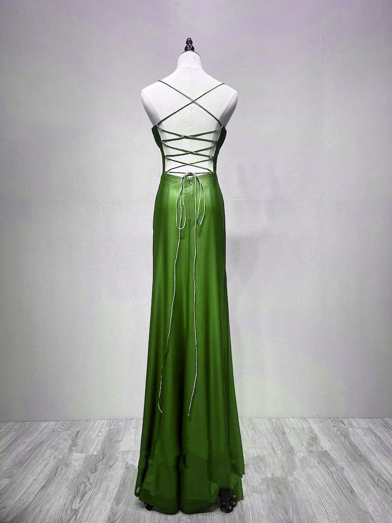 Vestido formal de noche con tirantes verdes y cordones 