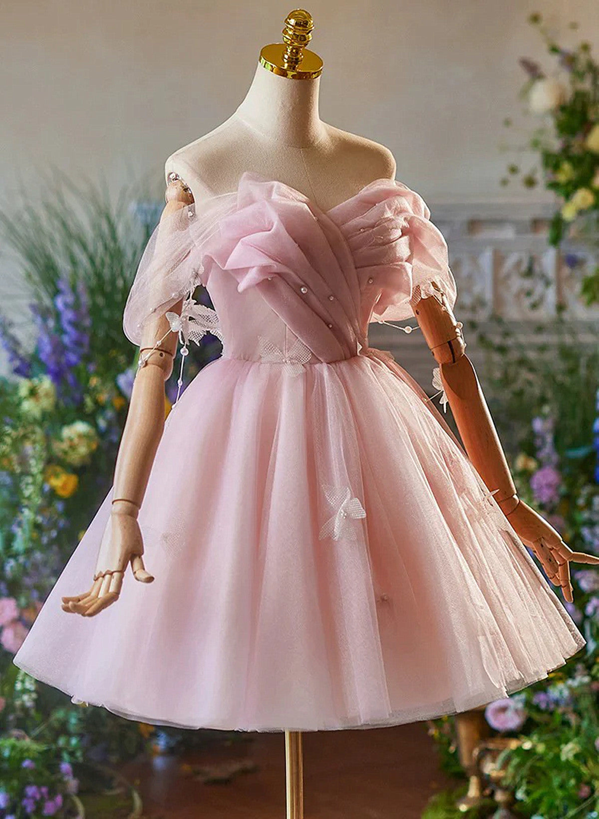 Lindo vestido de fiesta de tul rosa claro con hombros descubiertos 
