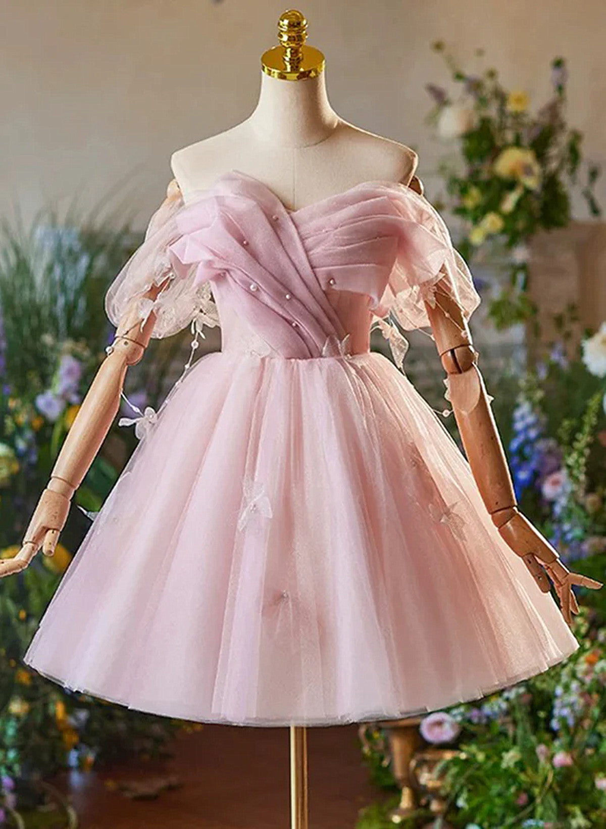 Lindo vestido de fiesta de tul rosa claro con hombros descubiertos 