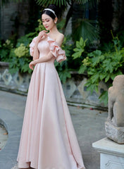 Vestido de fiesta largo de satén rosa con hombros descubiertos y corte A 