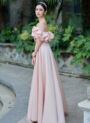 Vestido de fiesta largo de satén rosa con hombros descubiertos y corte A 