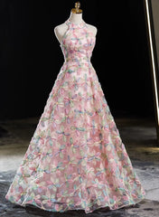 Vestido de fiesta largo con encaje floral, corte A y cuello halter en color rosa 