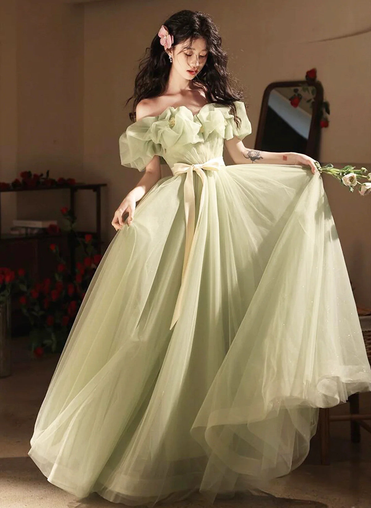Vestido de fiesta de tul con hombros descubiertos y corte en A verde 