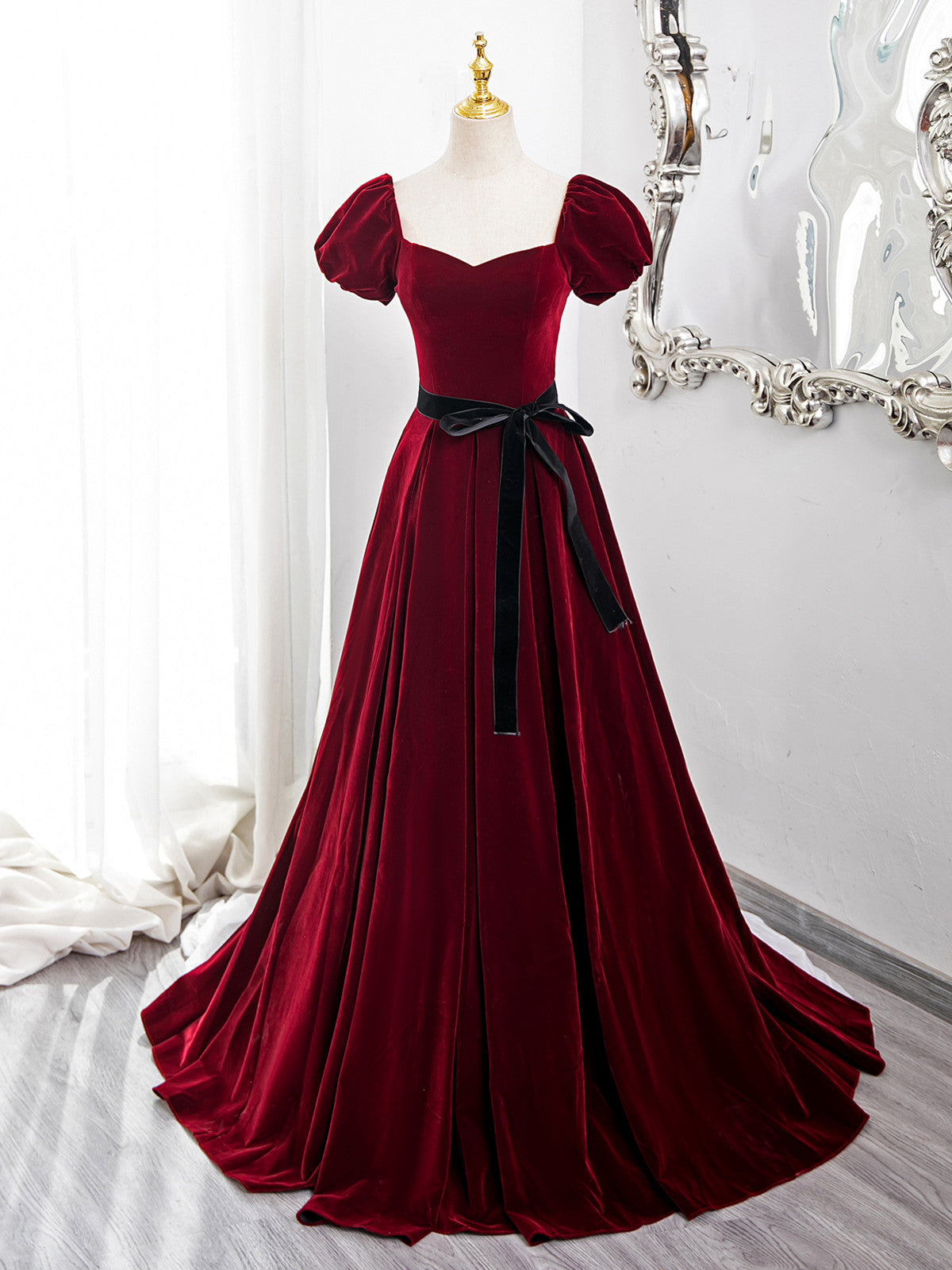 Precioso vestido formal de terciopelo rojo vino con mangas cortas 