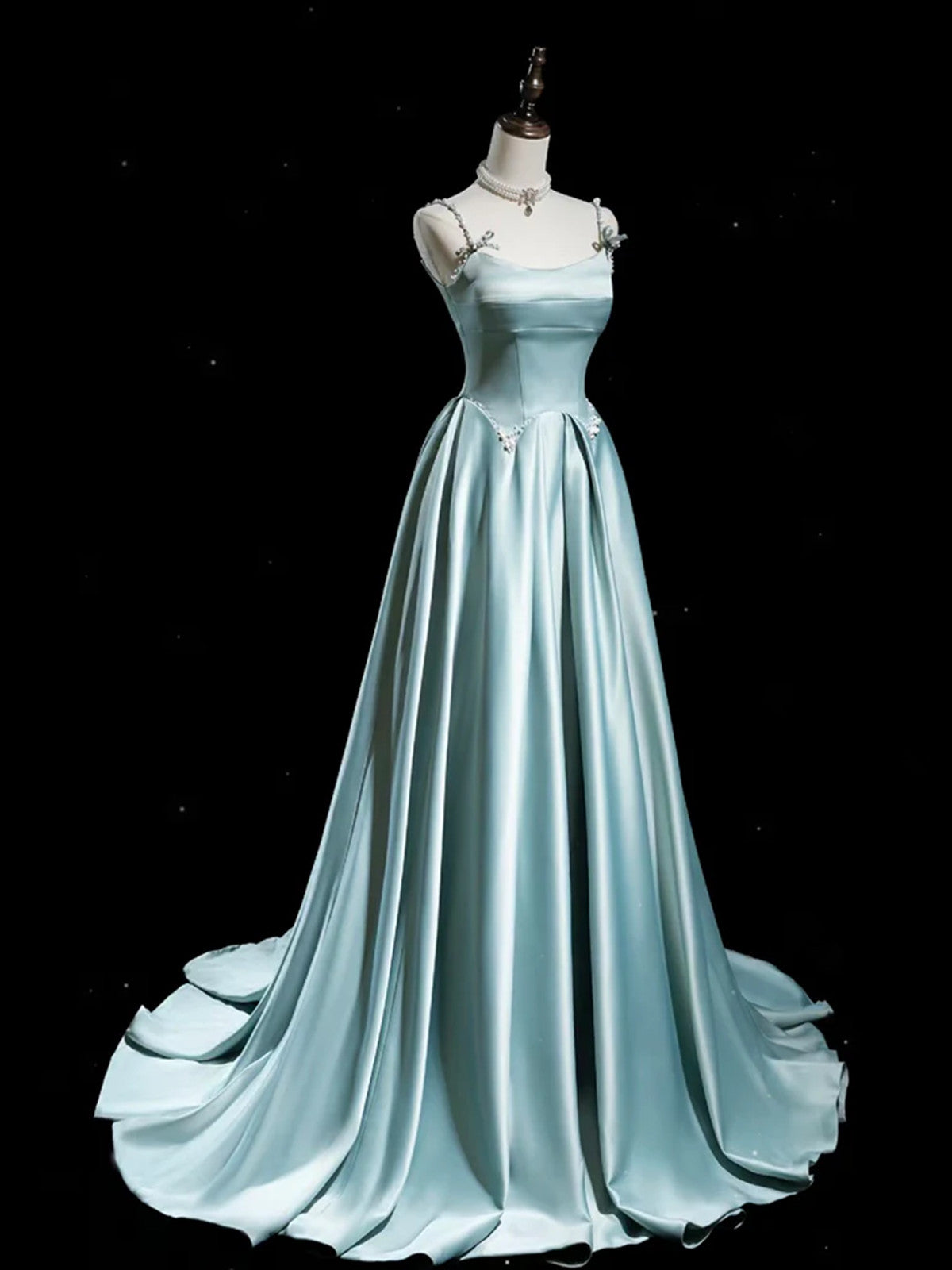 Vestido de fiesta largo de satén azul con tirantes en forma de A 