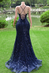 Vestido de fiesta azul marino con tirantes de sirena y escote en V 