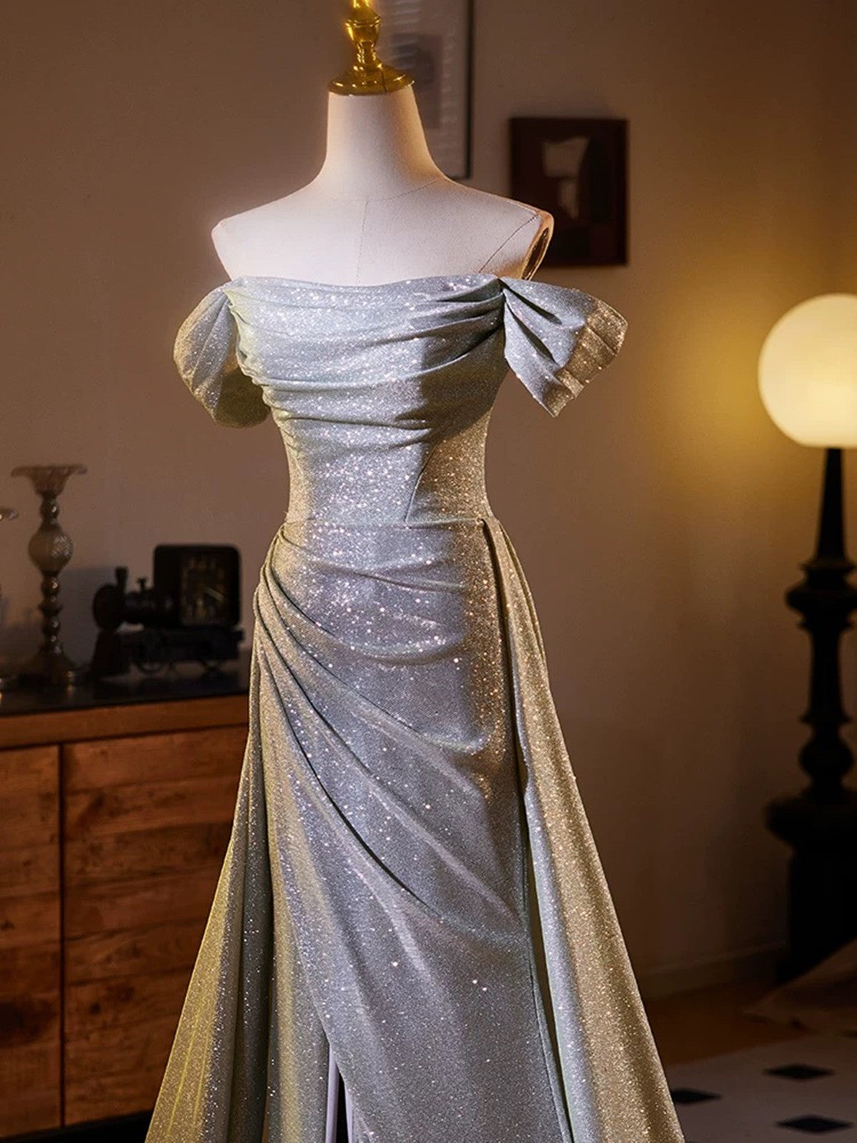 Vestido de fiesta largo con hombros descubiertos, corte A, color gris plateado 