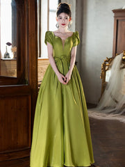 Vestido de fiesta sencillo de satén verde con mangas cortas y corte en A 