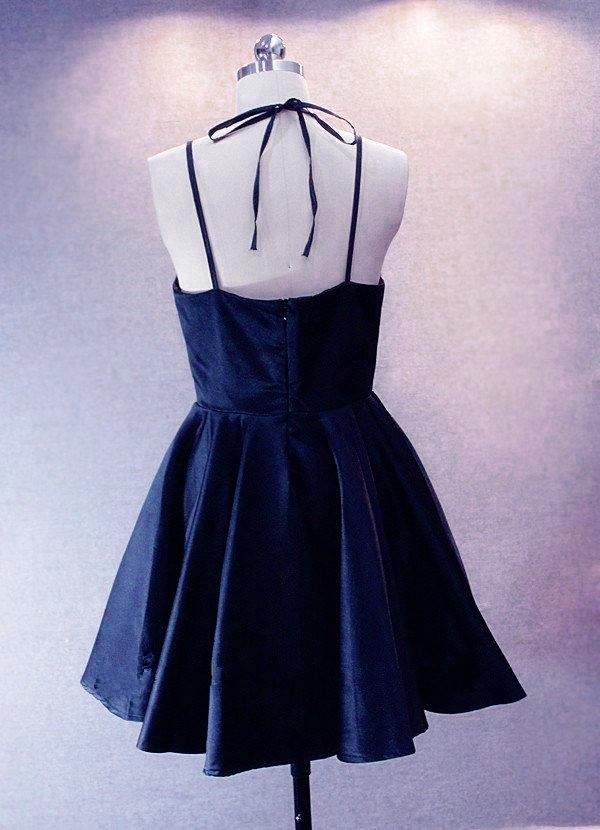 Vestidos de fiesta de satén con tirantes cortos azul marino 