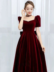 Vestido de fiesta de terciopelo rojo vino con mangas cortas y cuentas 