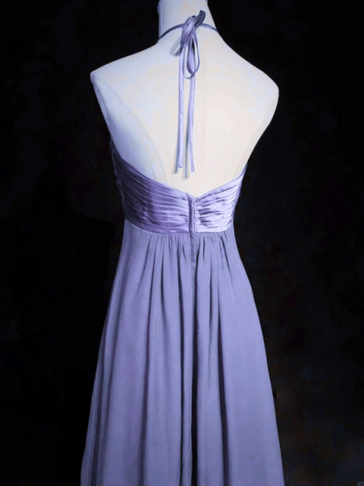 Vestido de fiesta largo con cuello halter de gasa y satén morado 