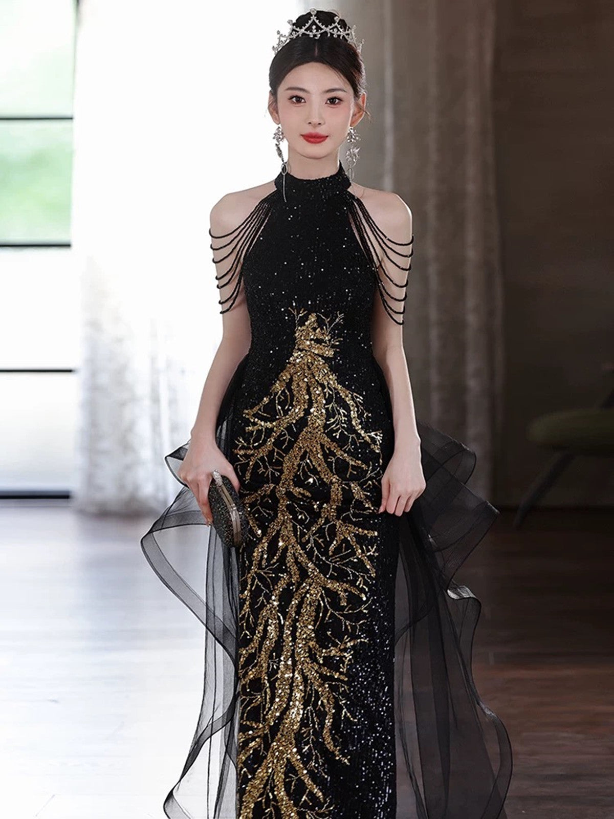 Charming Black Sequins Halter Evening Dress With Lace Applique