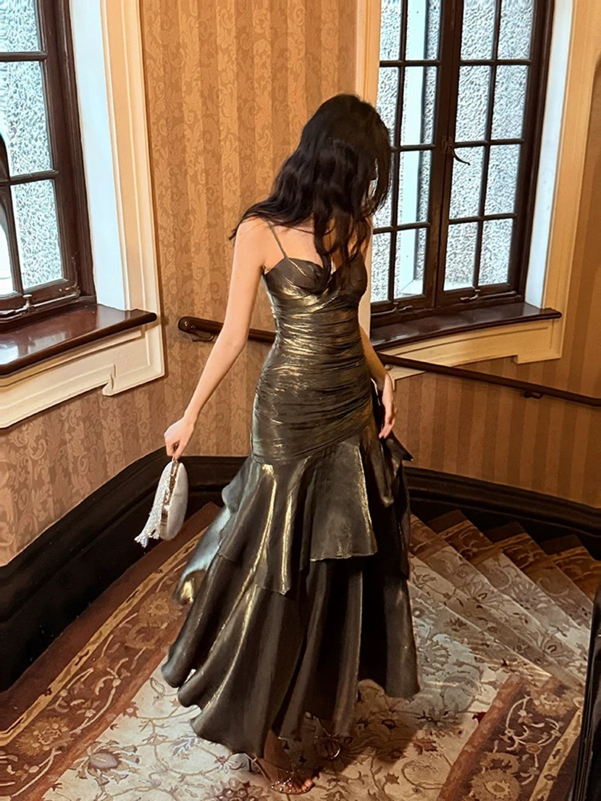 Lindo vestido de fiesta de satén con tirantes de corazón 