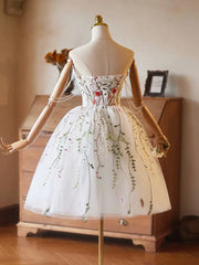 Vestido de fiesta corto de tul color marfil hasta la rodilla con escote redondo 
