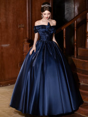 Vestido de fiesta azul marino de satén con hombros descubiertos y largo hasta el suelo 