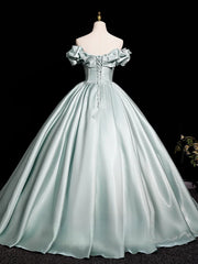 Vestido de fiesta verde satinado con hombros descubiertos, corte A y largo hasta el suelo 