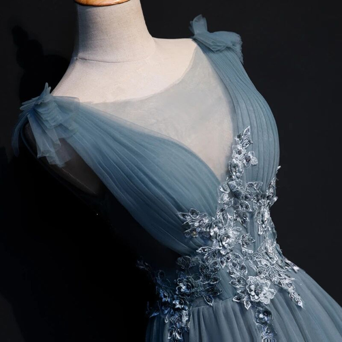 Vestido de fiesta largo hasta el suelo de tul azul con apliques de encaje 
