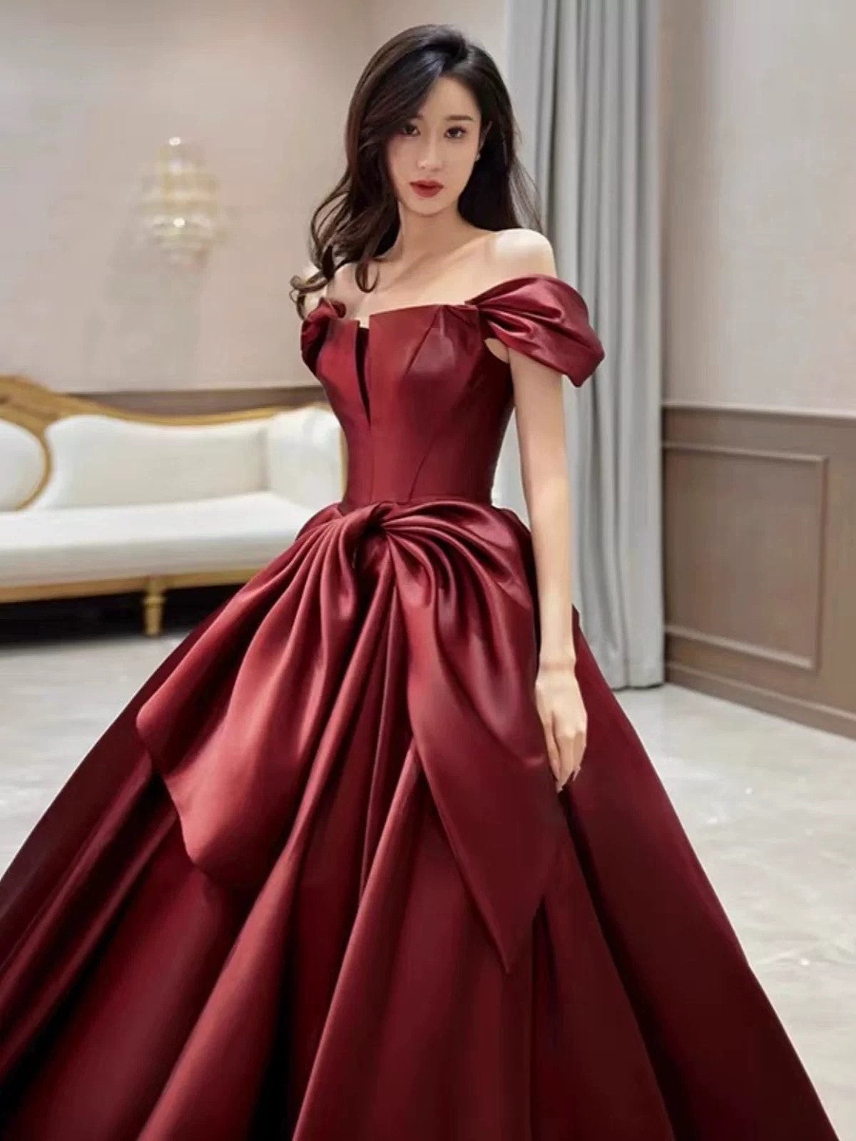 Vestido de fiesta de satén rojo vino, corte A, largo hasta el suelo, hombros descubiertos 
