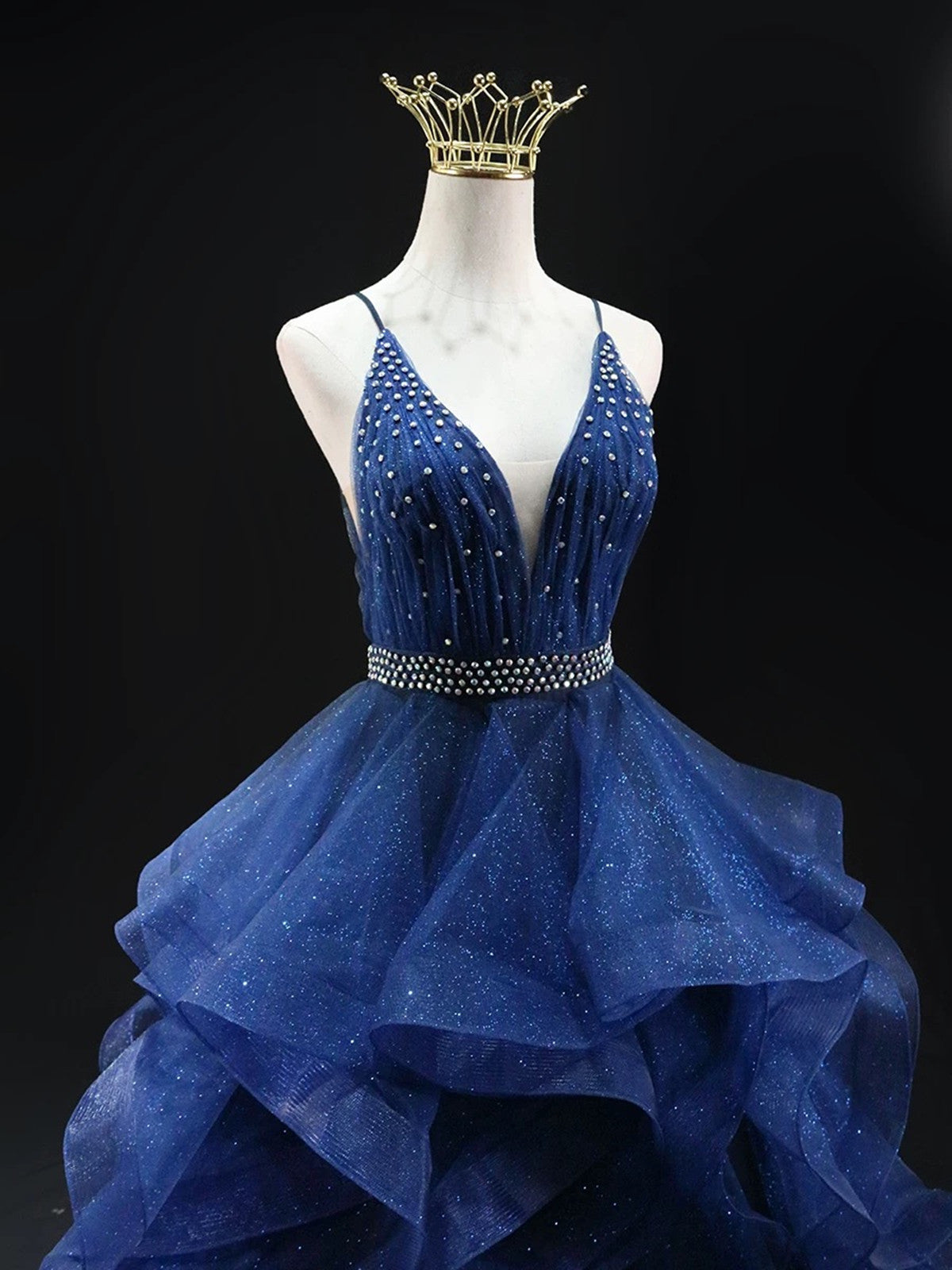 Vestido de fiesta con escote en V y capas de tul azul brillante 
