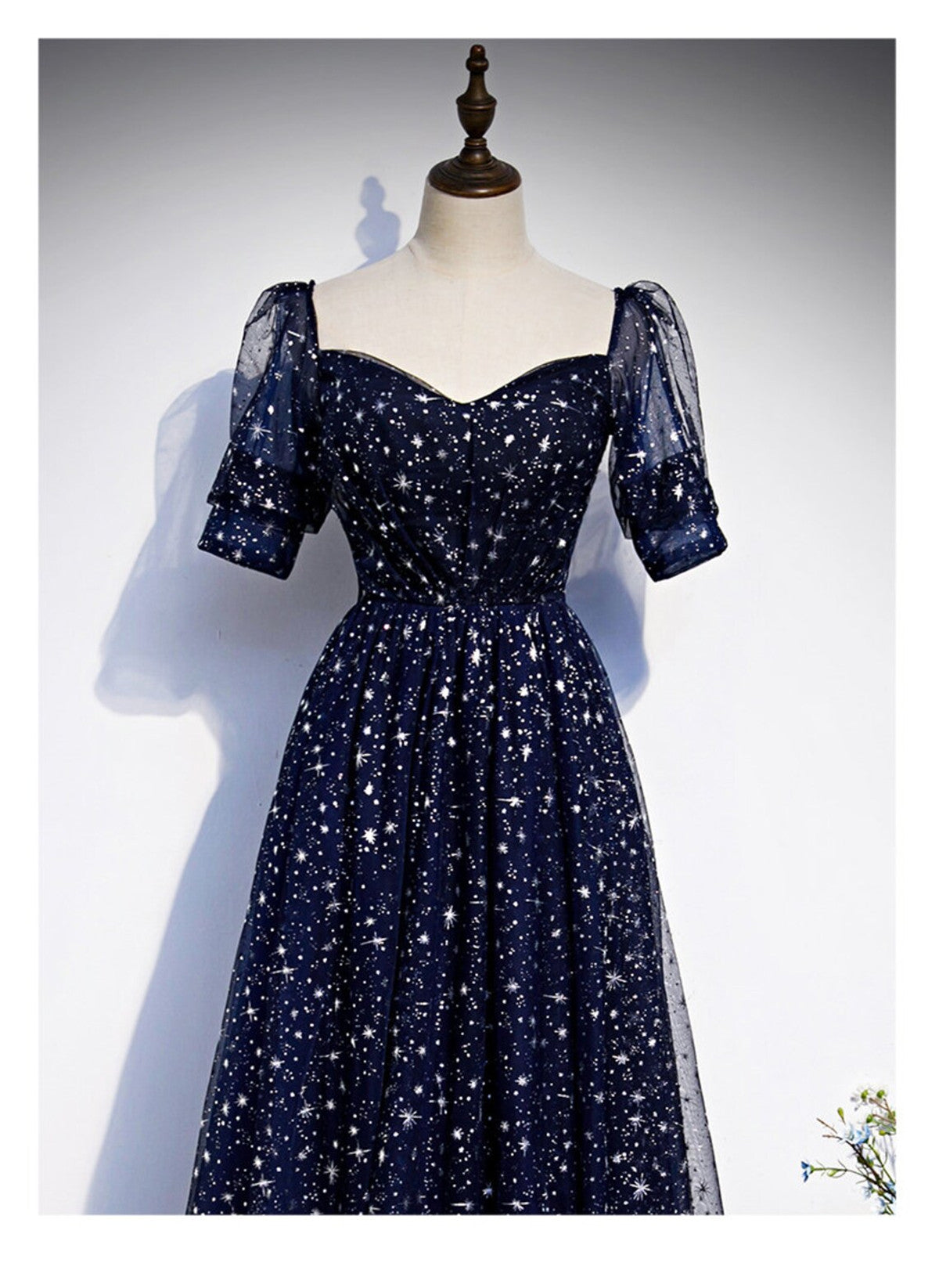 Vestido de fiesta azul marino sencillo de tul con mangas cortas 
