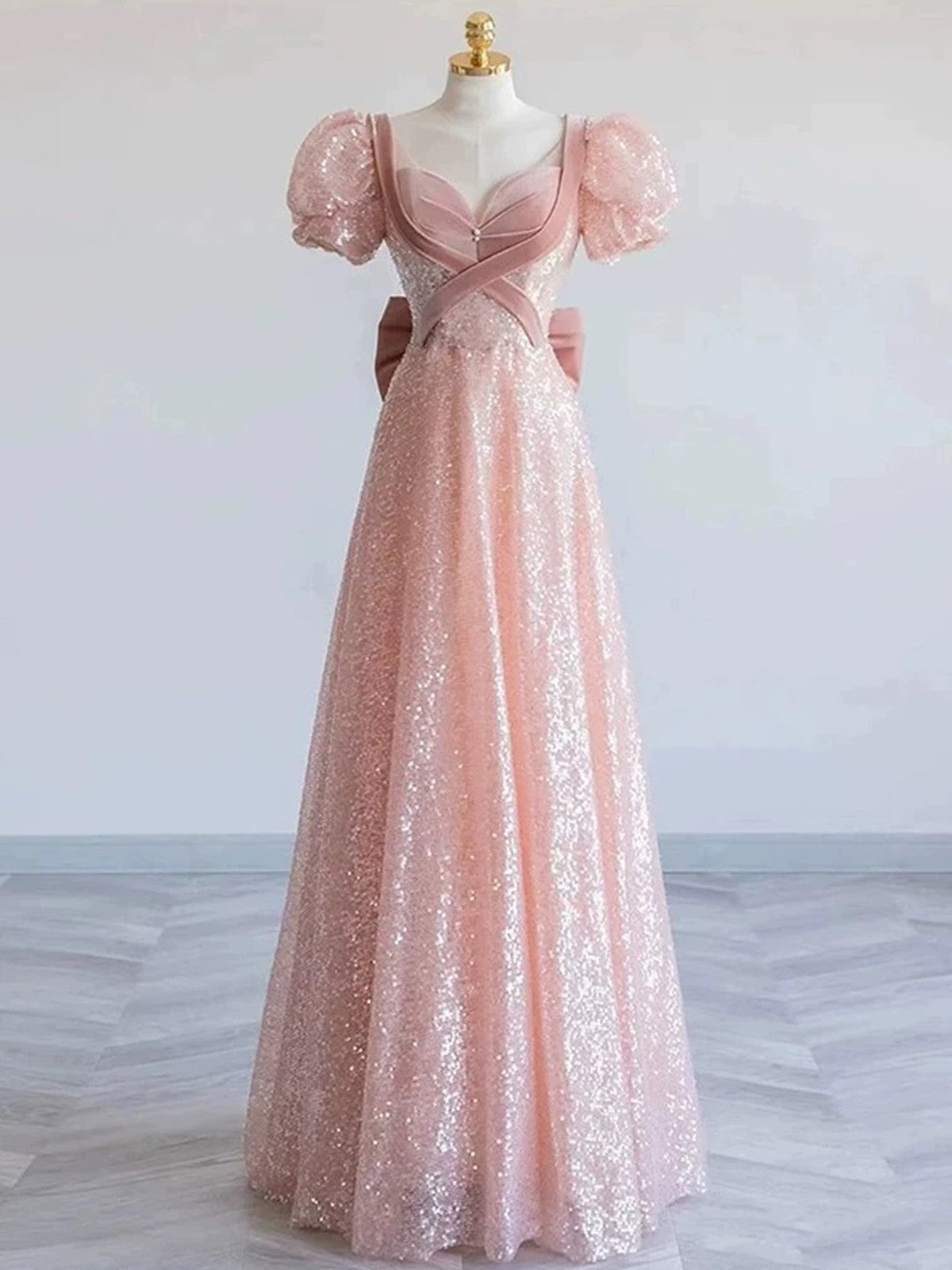 Vestido de fiesta de manga corta con lentejuelas rosas y terciopelo en forma de A 